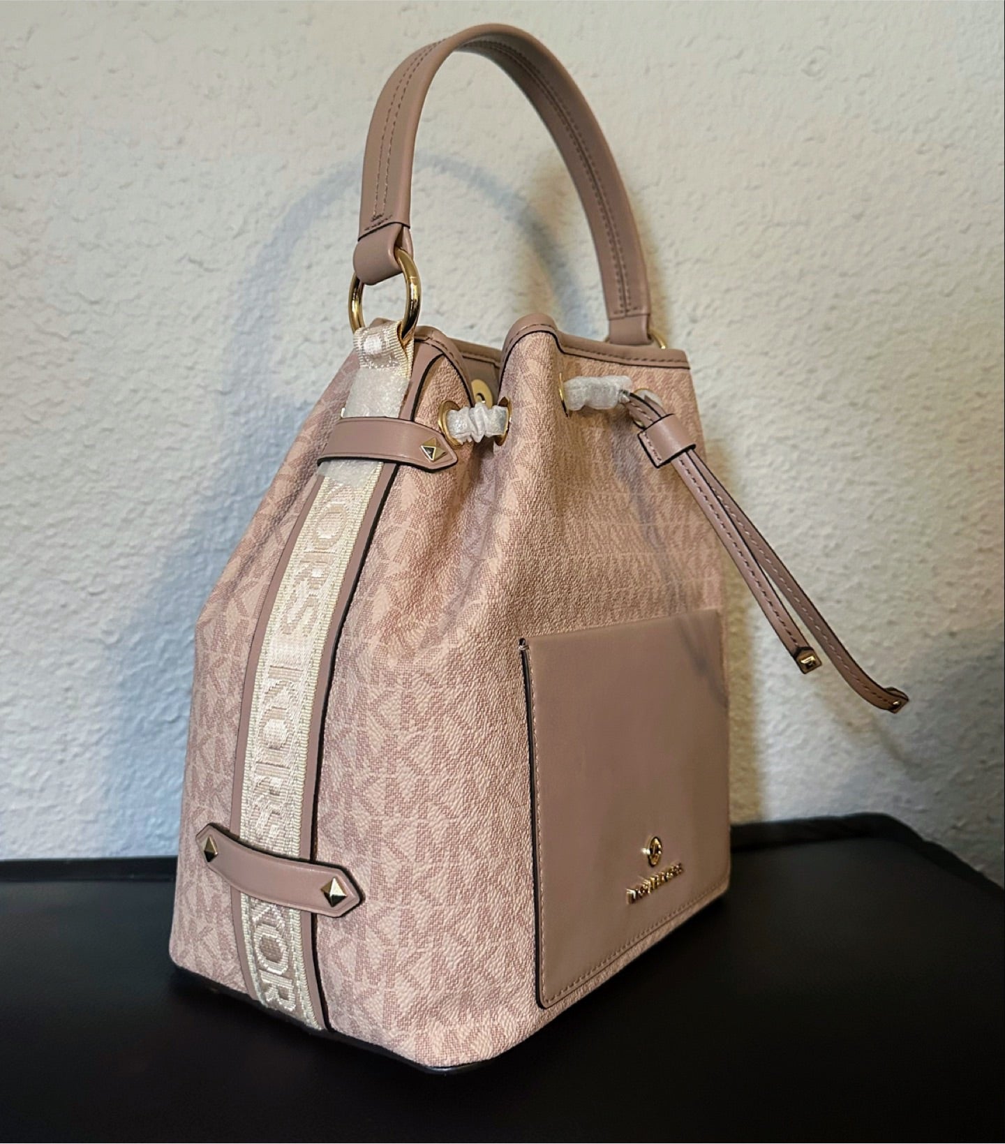 MICHAEL KORS Maeve Medium Bucket Bag Signature Canvas